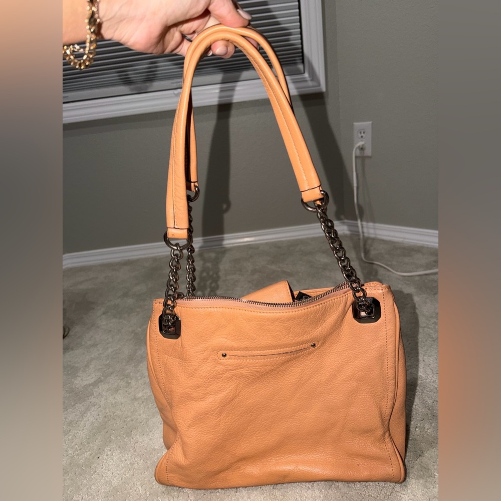 B Makowsky Genuine Leather Pebbled Shoulder Bag in Peach/Orange/Tan leather - Picture 4 of 5